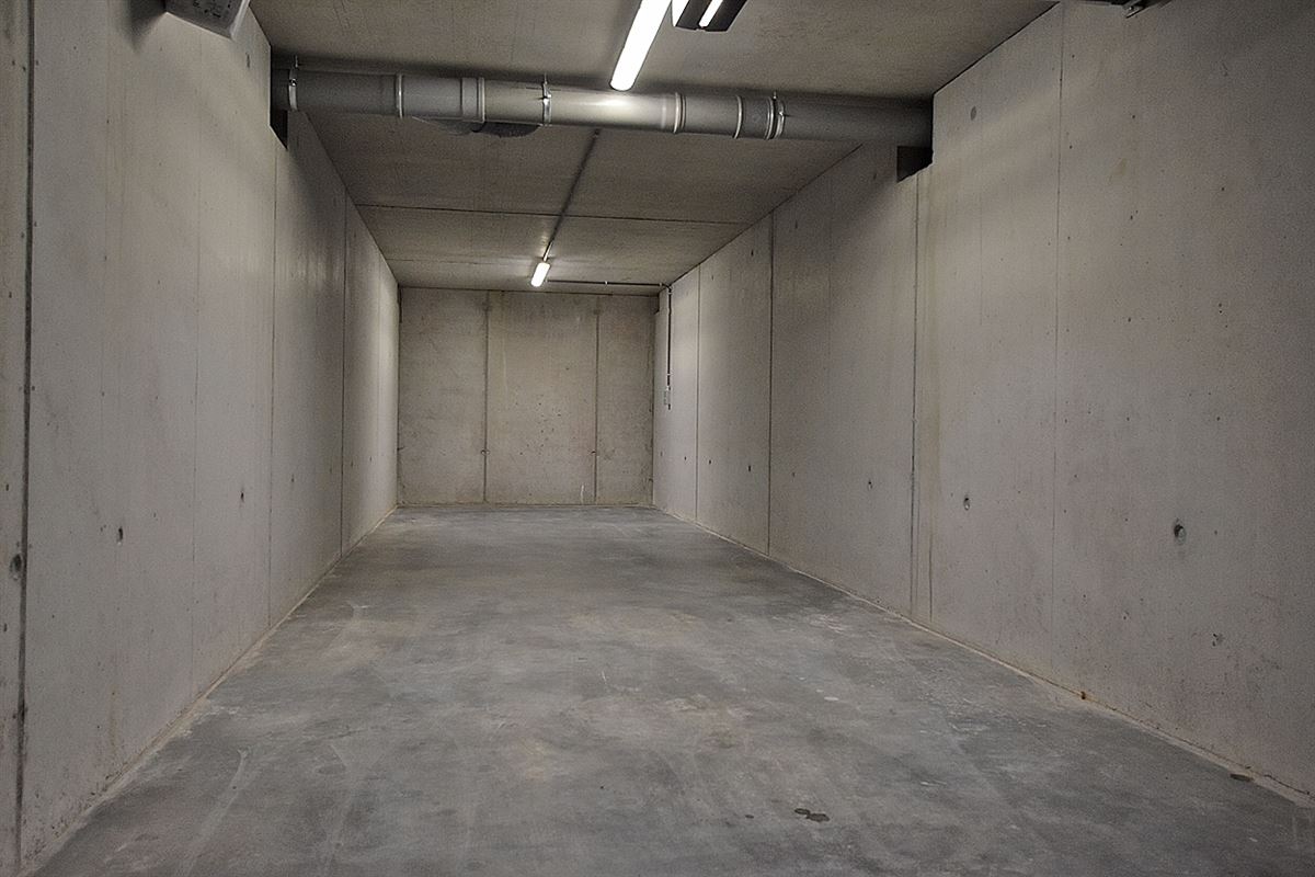 Instapklaar APPARTEMENT (1ste verdieping) met 2 slaapkamers, ruim terras en grote garage (2) 