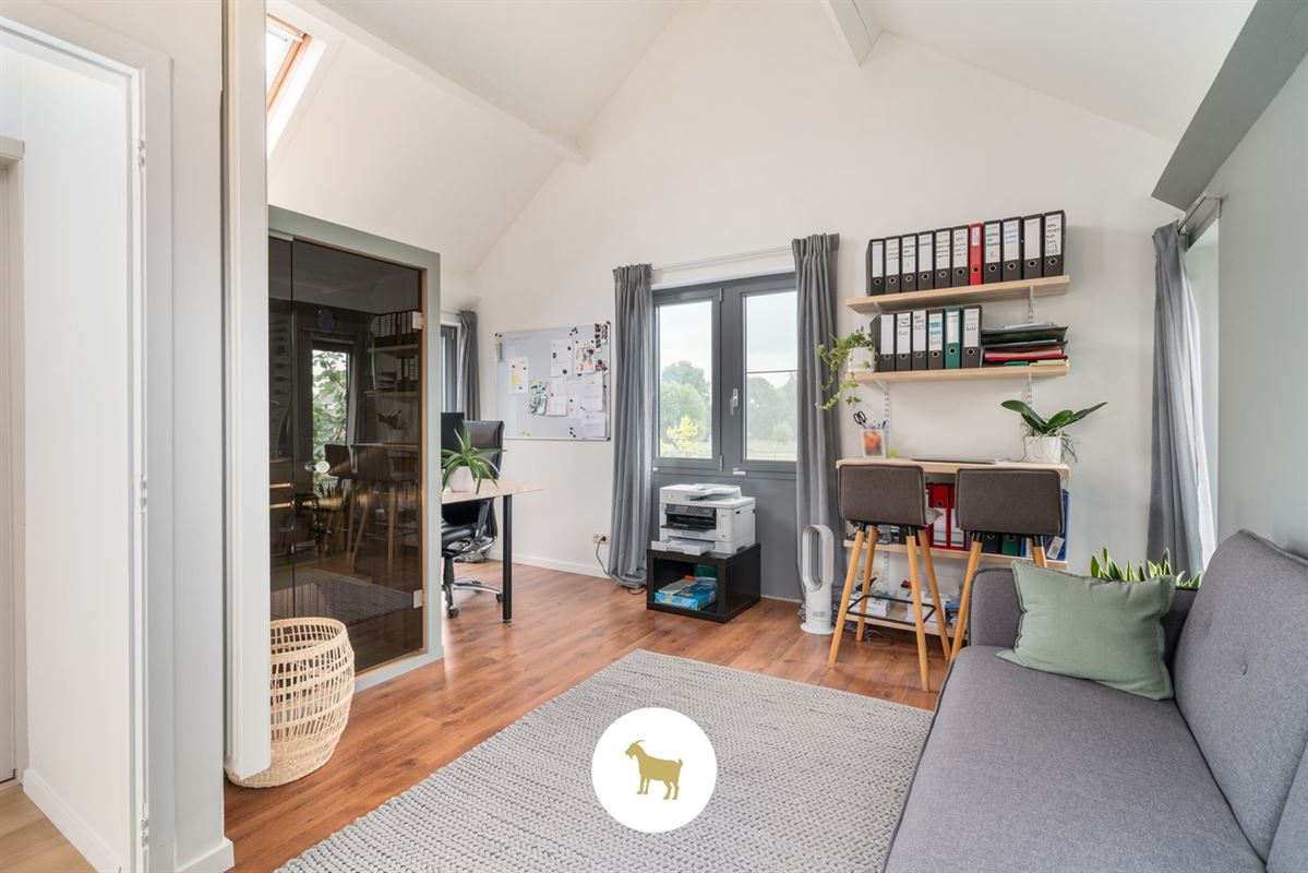 Instapklare lichtrijke OPEN BEBOUWING met 3 (mogelijkheid tot 4) SLAAPKAMERS, stijlvol overdekt TERRAS en gezellige (BINNEN)TUIN op een PERCEEL van ca. 435 m²