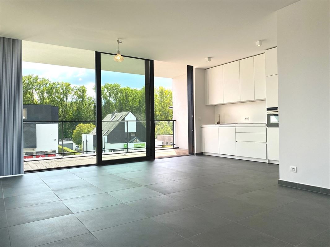 Instapklaar APPARTEMENT (1ste verdieping) met 2 slaapkamers, ruime terrassen (2), garage  & autostaanplaats 