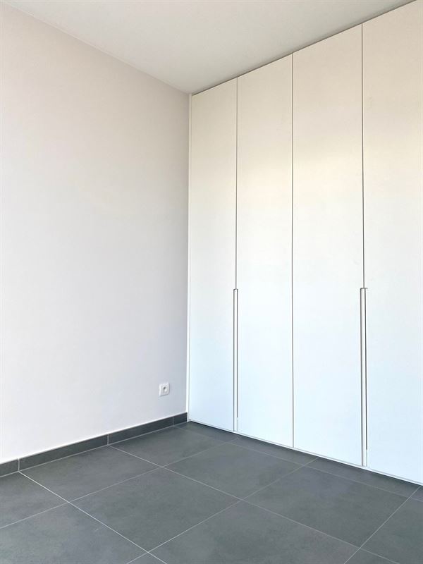 Instapklaar APPARTEMENT (1ste verdieping) met 2 slaapkamers, ruime terrassen (2), garage  & autostaanplaats 