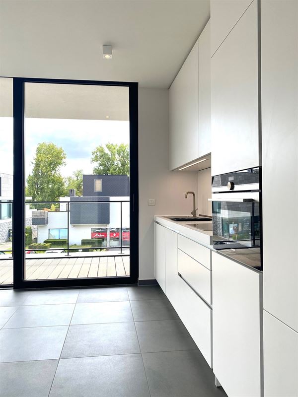 Instapklaar APPARTEMENT (1ste verdieping) met 2 slaapkamers, ruime terrassen (2), garage  & autostaanplaats 