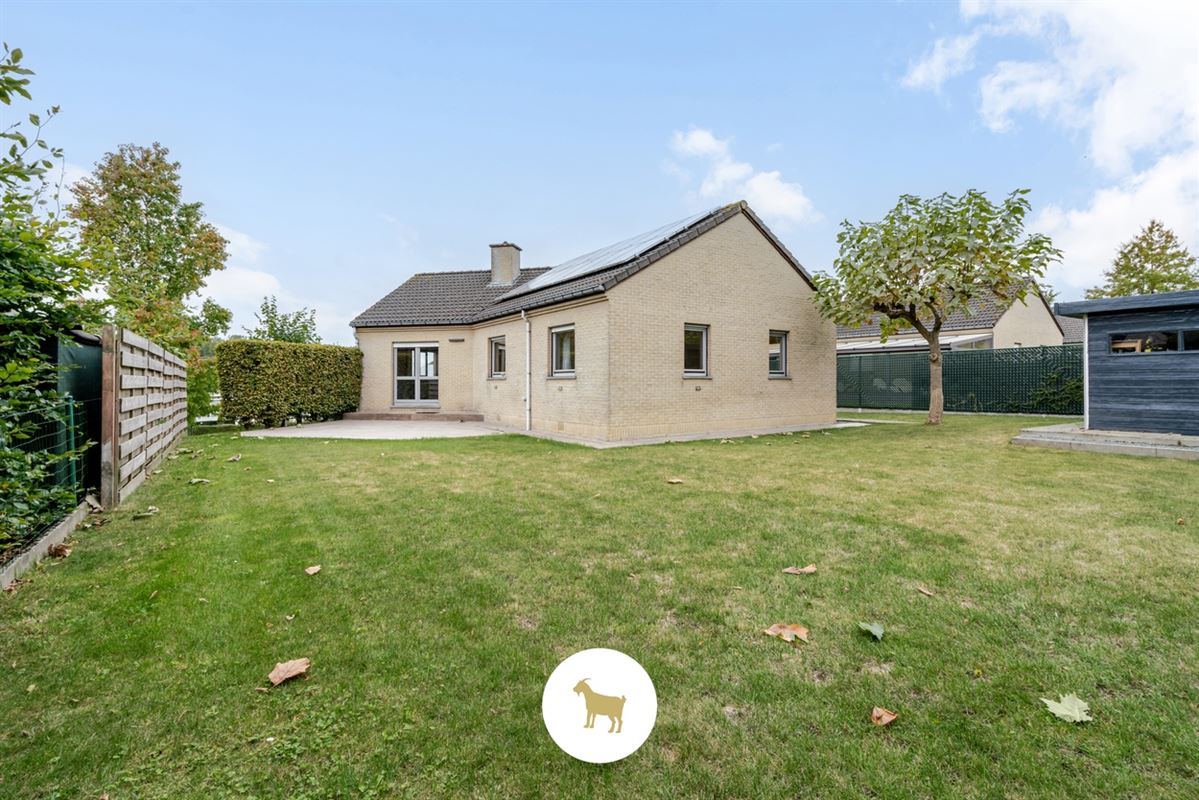 Instapklare OPEN BEBOUWING met 3 SLAAPKAMERS en GARAGE op een rustig gelegen PERCEEL GROND van 655m²
