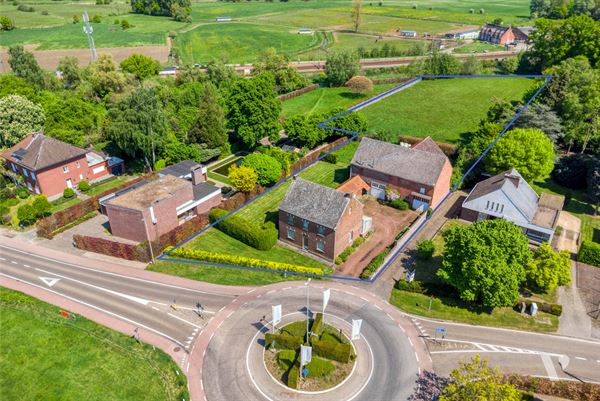 Statige woning met bijgebouw, tuin en weiland op 61a87ca
