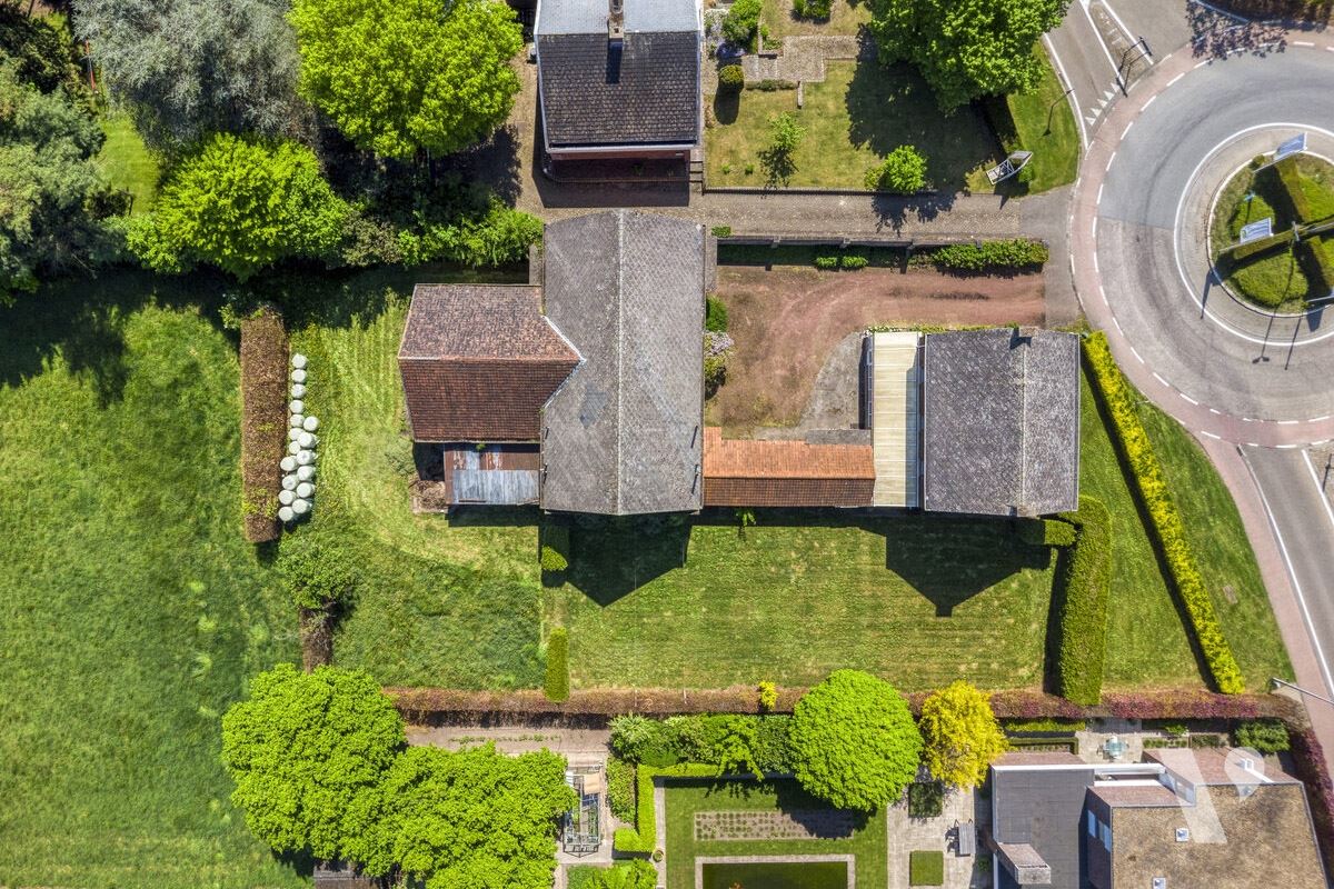 Statige woning met bijgebouw, tuin en weiland op 61a87ca