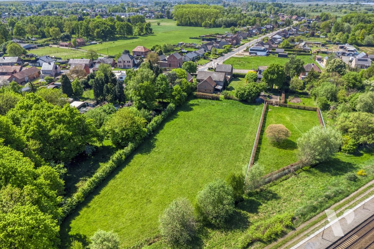 Statige woning met bijgebouw, tuin en weiland op 61a87ca