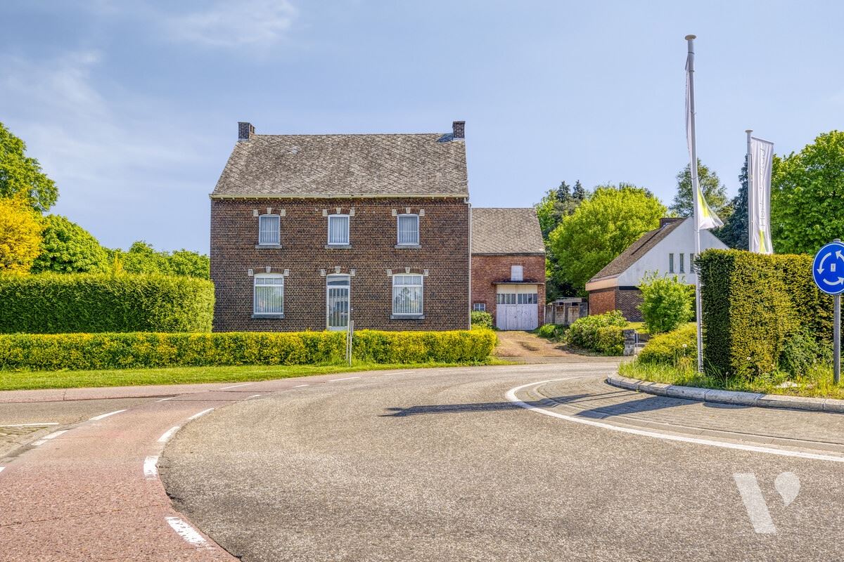 Statige woning met bijgebouw, tuin en weiland op 61a87ca