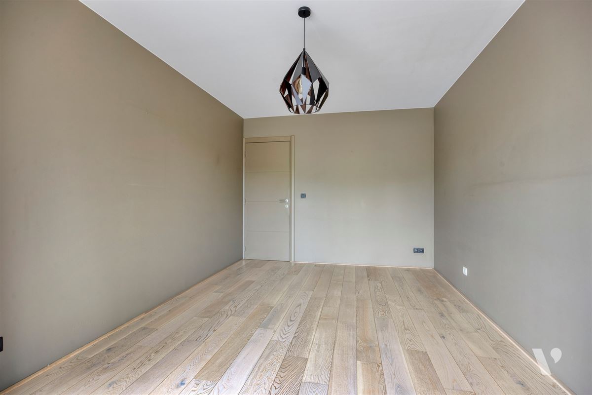 Instapklaar appartement met 2 slaapkamers, terras en autostaanplaats in Hasselt (Rapertingen)