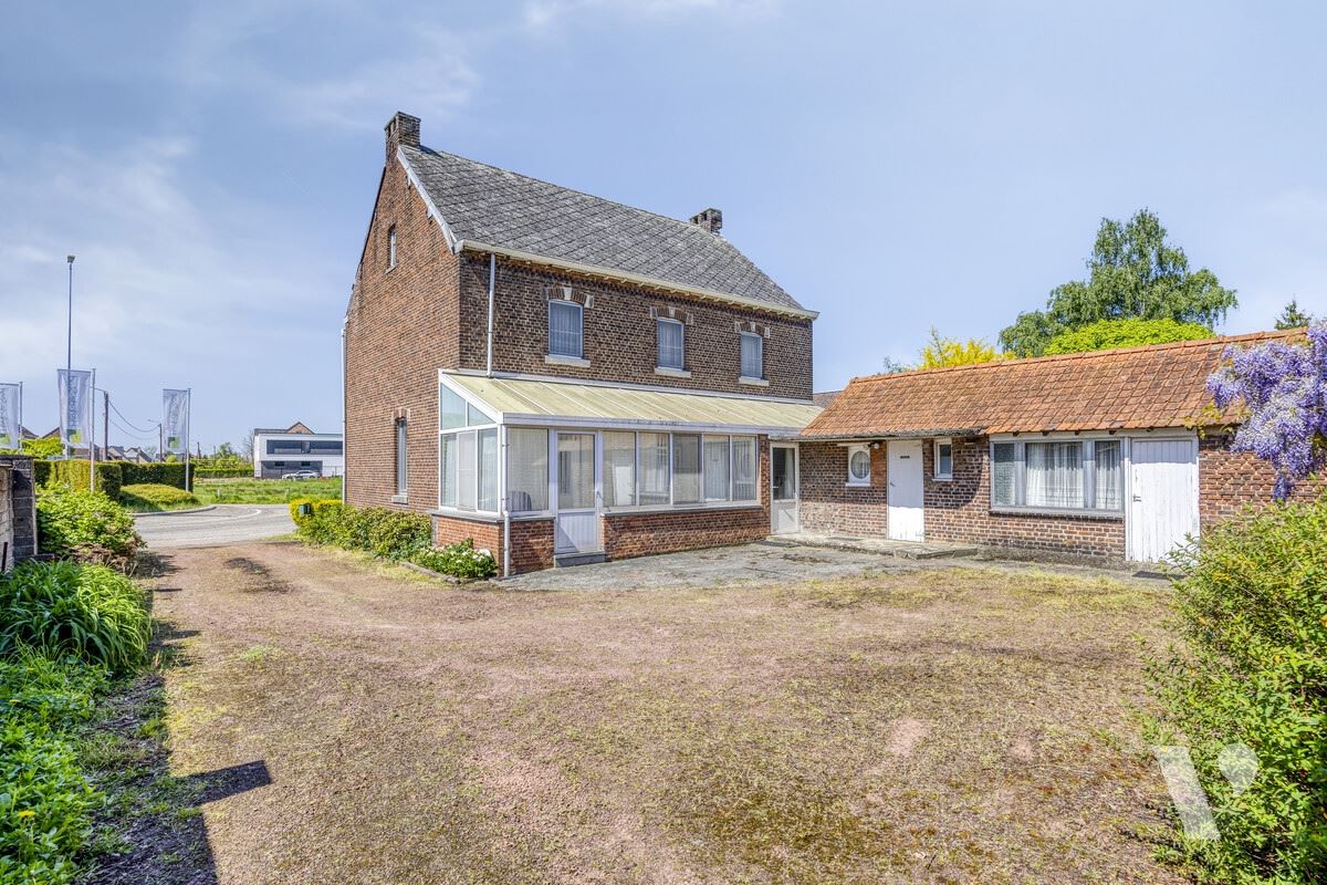 Statige woning met bijgebouw, tuin en weiland op 61a87ca