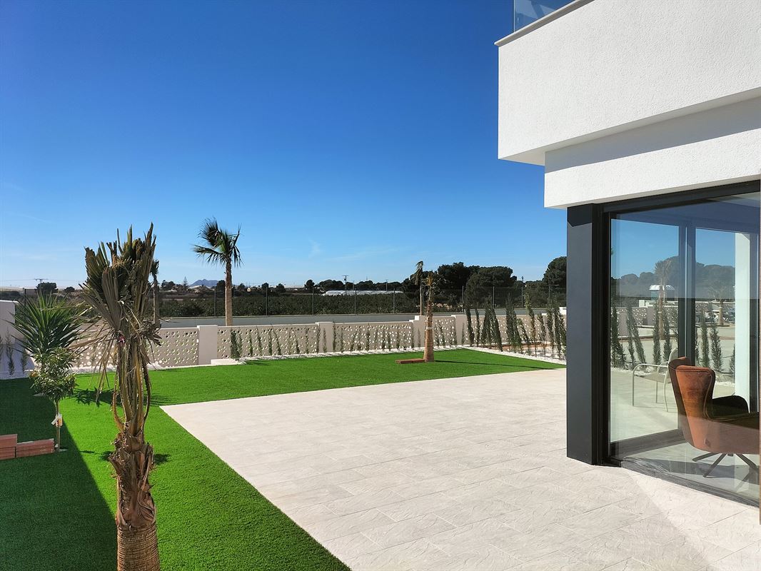 Image 1 : Villa IN 03190 Pilar de la Horadada (Spain) - Price 399.000 €