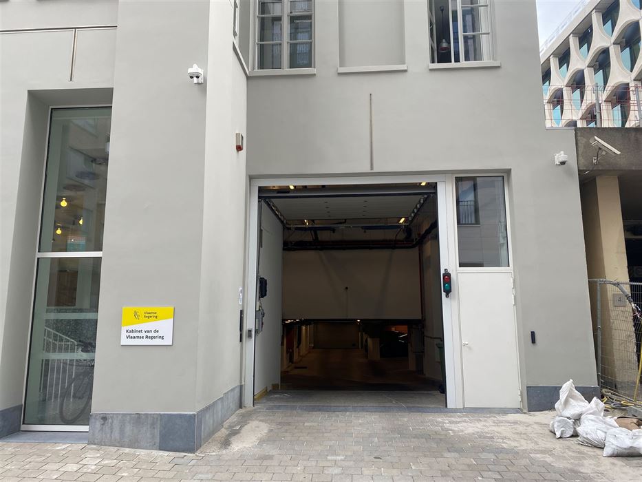 Parking/garage/box