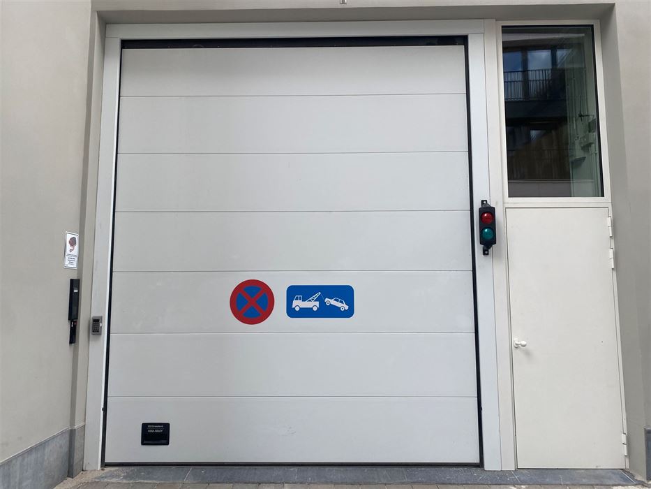 Parking/garage/box