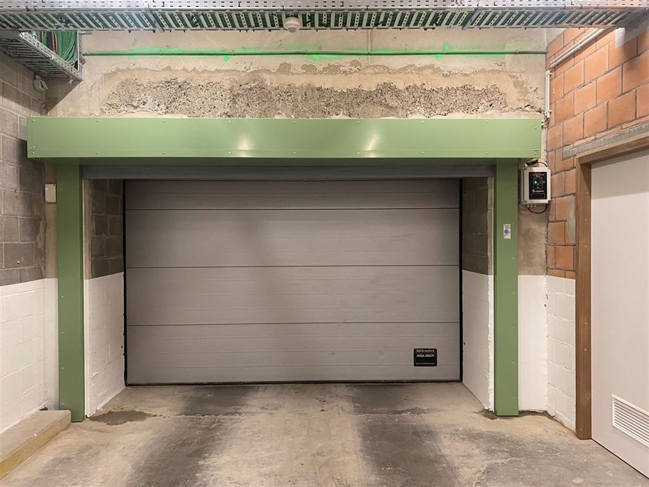 Parking/garage/box