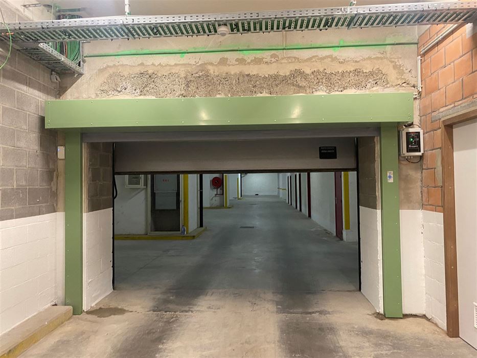 Parking/garage/box