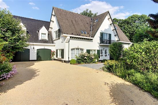 Villa avec piscine style "Zoute"- Poss prof libérale - clos privatif coin de paradis