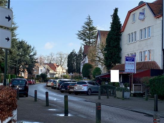 LIBRE Restaurant avec terrasse+ duplex 4 ch  Prox Stockel