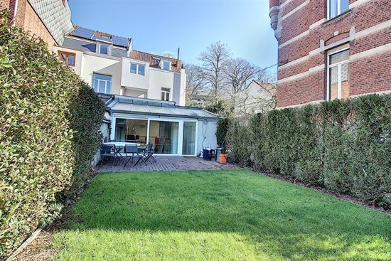 Maison (logement/commerce) rénovée au centre de Watermael ! Nombreuses possibilités