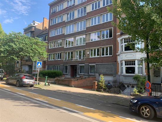 Face au Parc Josaphat - Spacieux et lumineux appartement