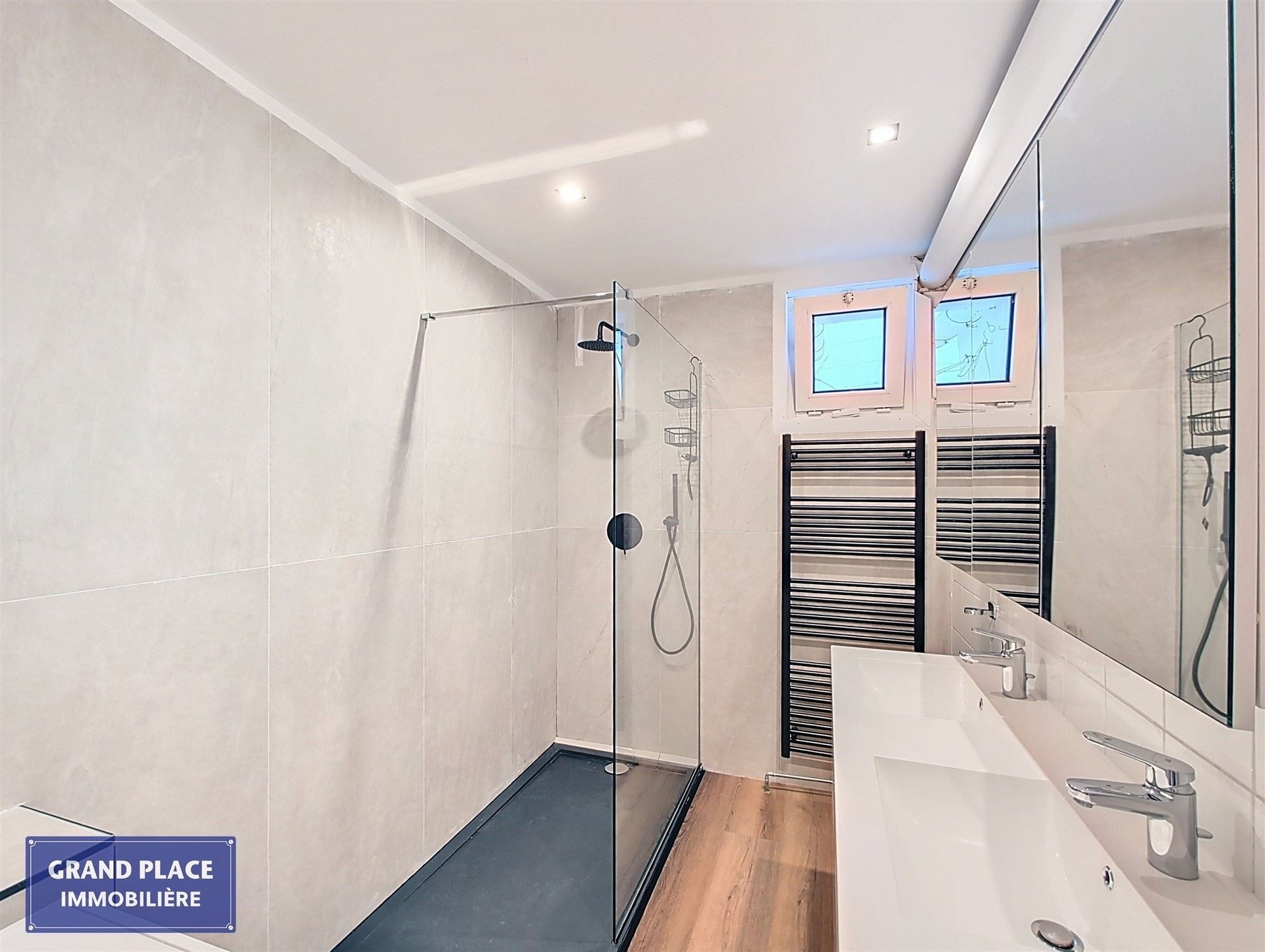 Image 8 : Appartement meublé à 1000 BRUXELLES (Belgique) - Prix 1.900 €