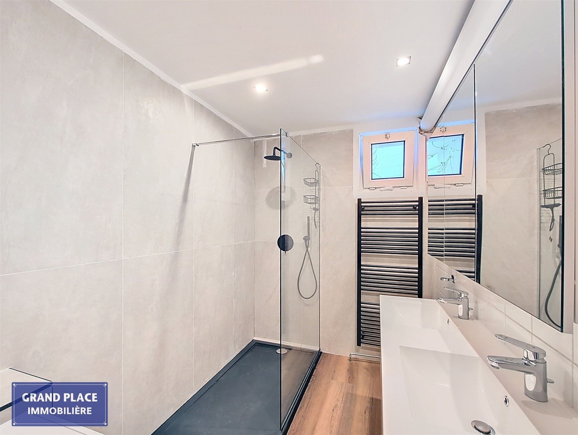 Image 8 : Appartement meublé à 1050 IXELLES (Belgique) - Prix 1.900 €