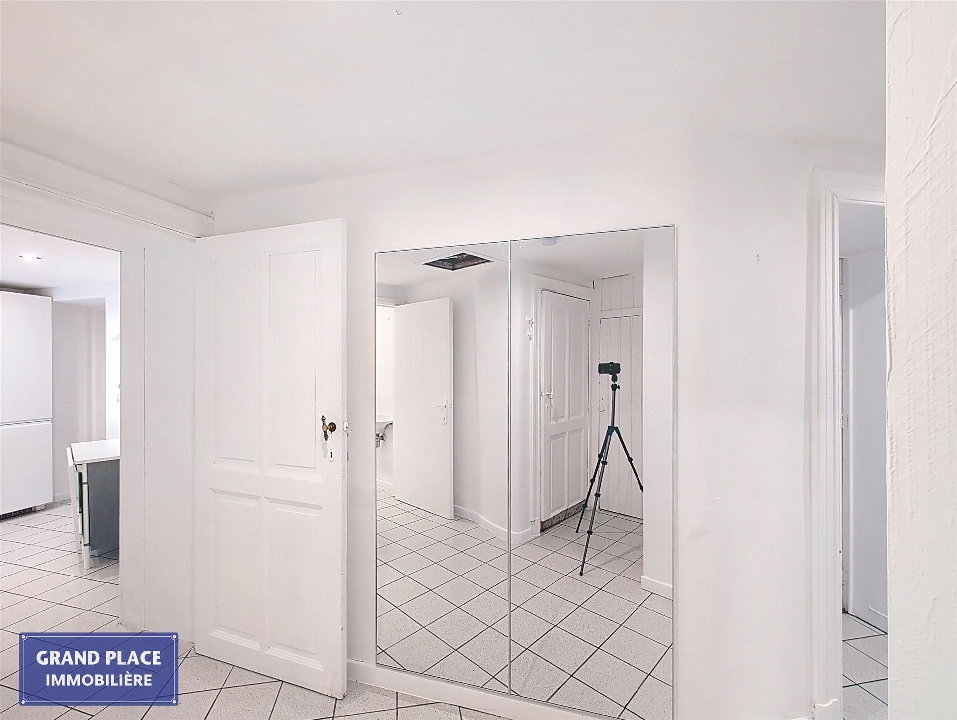 Image 6 : Appartement meublé à 1000 BRUXELLES (Belgique) - Prix 1.900 €