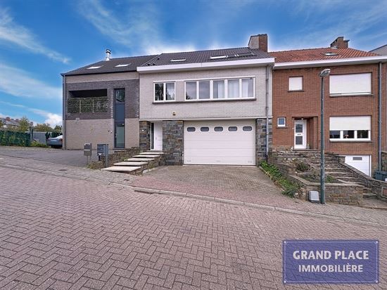 OPPORTUNITÉ! Grand entrepôt aux portes de Bruxelles + 2 appartements 