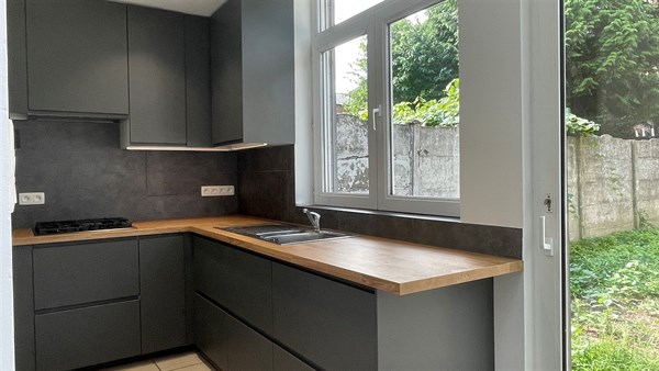 Gelijkvloers appartement met tuintje nabij ’t Rivierenhof

