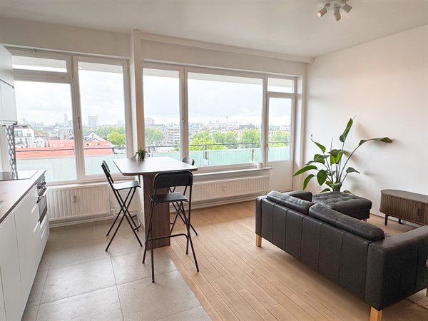 Stijlvol gemeubeld 1-slaapkamerappartement met Uitzicht!