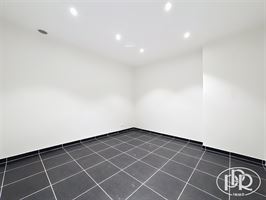 Ensemble immobilier polyvalent, parkings - BIERGES