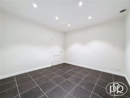 Ensemble immobilier polyvalent, parkings - BIERGES