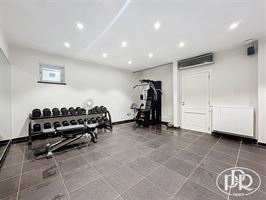 Ensemble immobilier polyvalent, parkings - BIERGES