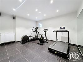 Ensemble immobilier polyvalent, parkings - BIERGES