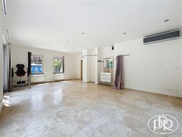 Ensemble immobilier polyvalent, parkings - BIERGES