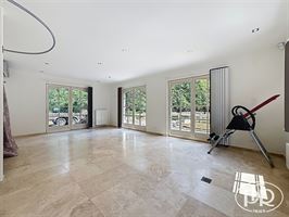 Ensemble immobilier polyvalent, parkings - BIERGES