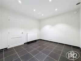 Ensemble immobilier polyvalent, parkings - WAVRE