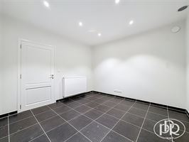 Ensemble immobilier polyvalent, parkings - BIERGES