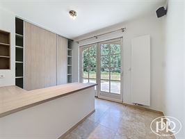Ensemble immobilier polyvalent, parkings - BIERGES