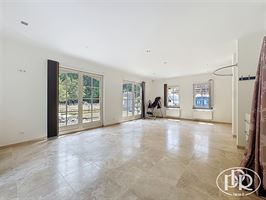 Ensemble immobilier polyvalent, parkings - BIERGES