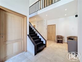 Ensemble immobilier polyvalent, parkings - BIERGES