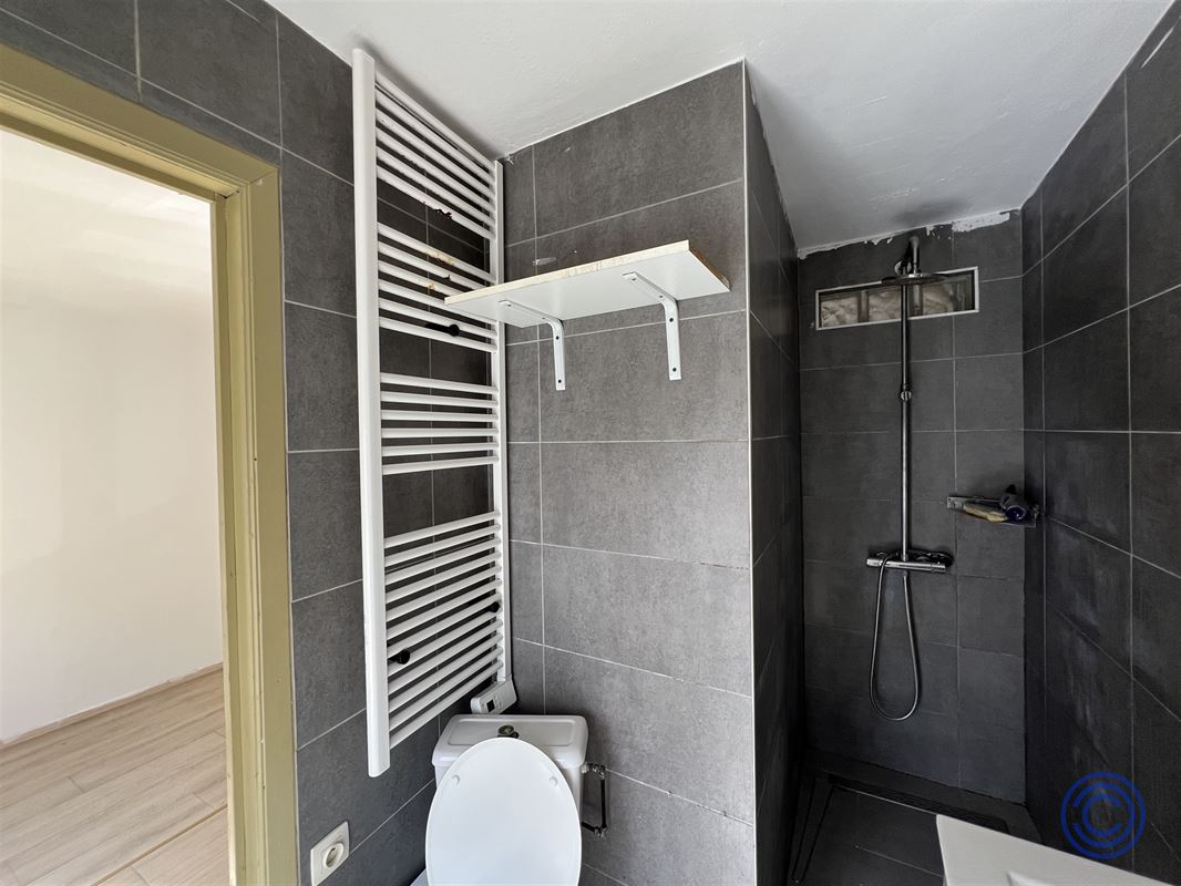 Vergund appartementsgebouw met garages!
