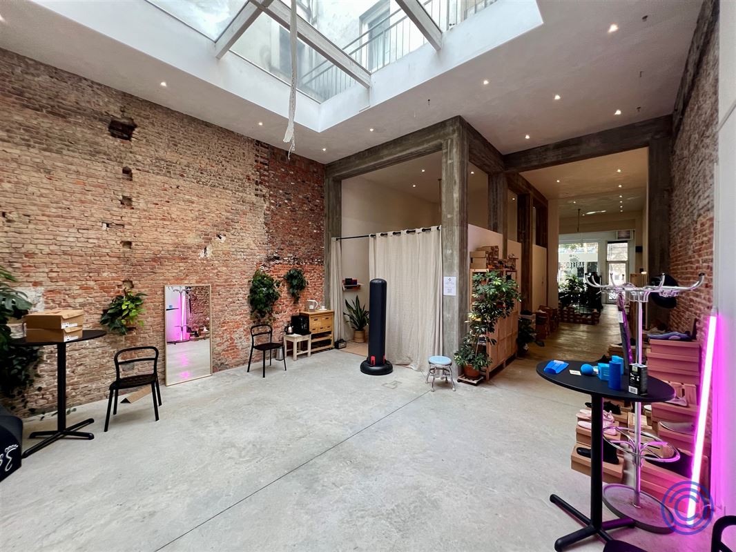 Winkelruimte ca. 160m² in karaktervol gebouw! 