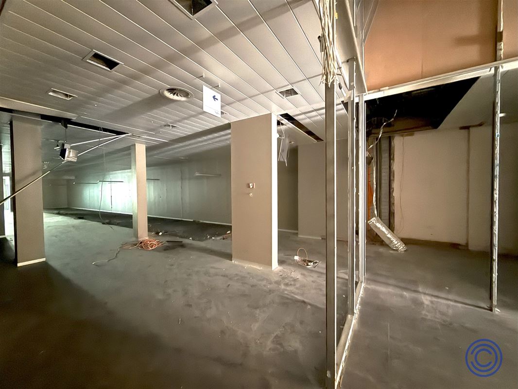 Handelspand ca. 358m² met buitenruimte! 