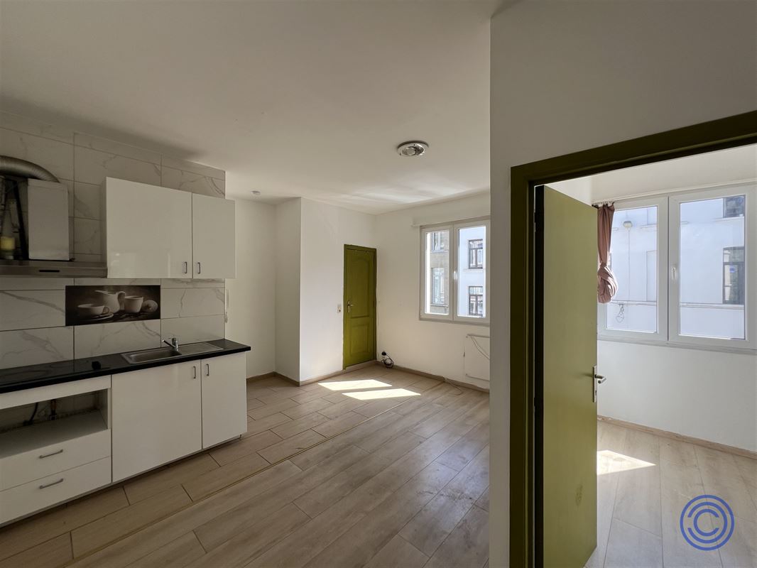 Vergund appartementsgebouw met garages!