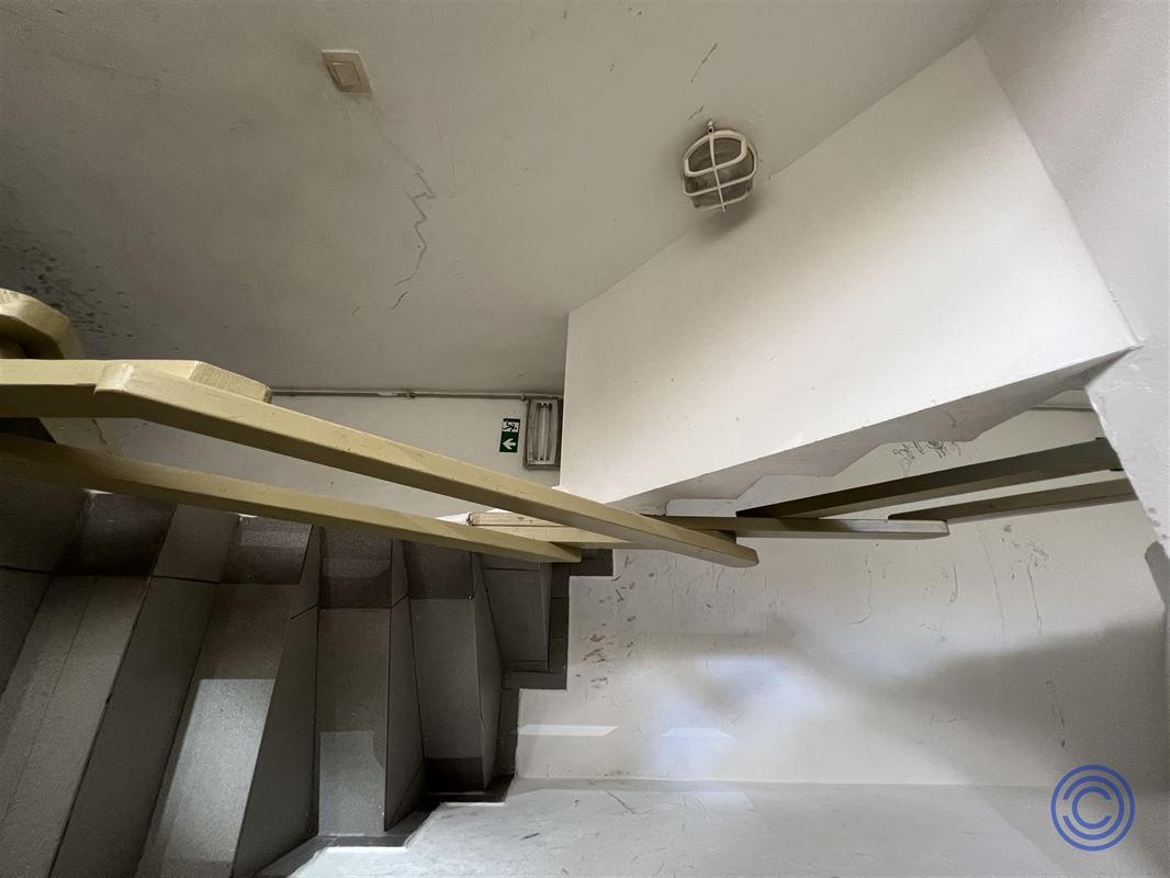 Vergund appartementsgebouw met garages!