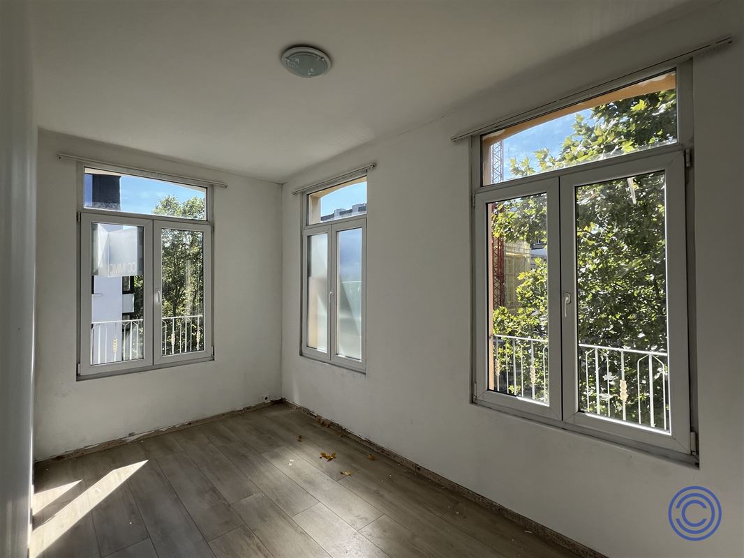 Vergund appartementsgebouw met garages!