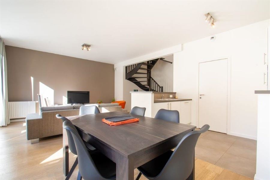 Appartement rez de chaussée meublé près d l'UE
