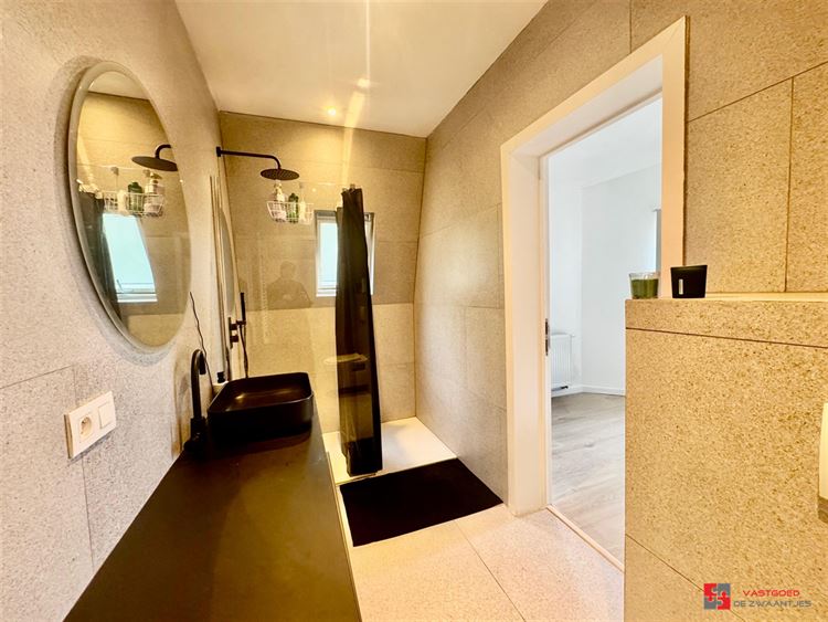 Foto 20 : Commercieel gebouw te 2660 HOBOKEN (België) - Prijs € 390.000