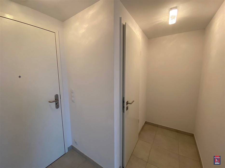 Lumineux studio proche de toutes facilités