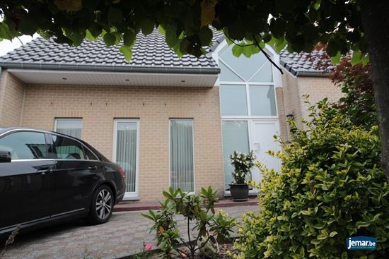 Zeer ruime, piekfijn onderhouden woning in Bocholt, op een steenworp van Bree en de Nederlandse grens.
