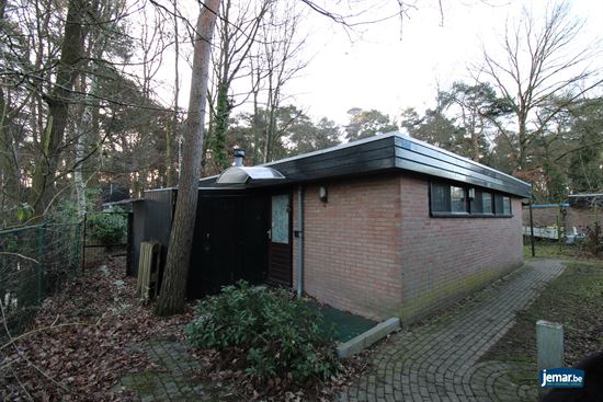 Bungalow met twee slaapkamers op een volledig omheind perceel van 03a09ca op uiterst rustige locatie binnen het vakantiedomein Sonnevijver!