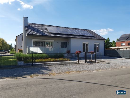 Instapklare gezinswoning met 5 slaapkamers gelegen op ruim perceel met verwarmd zwembad op ideale locatie te Maasmechelen!